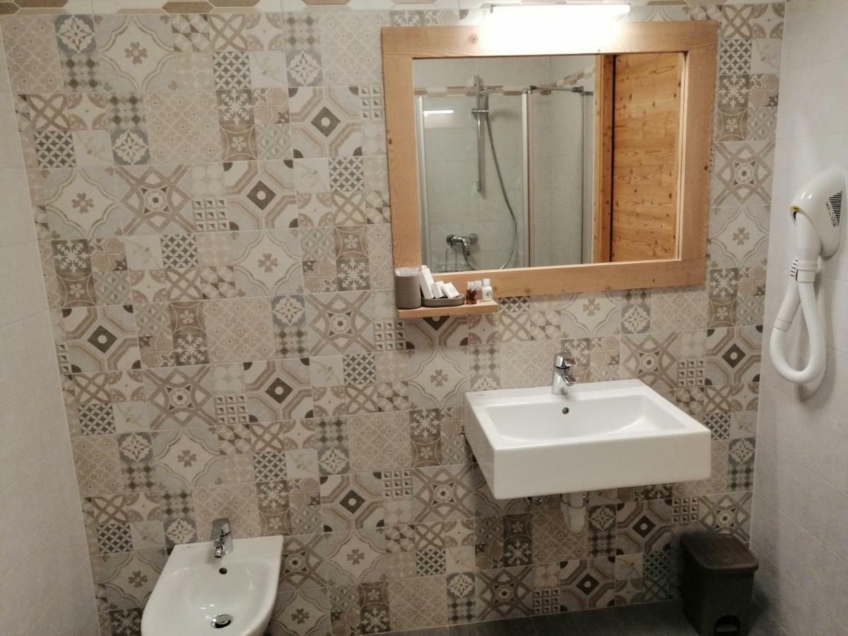 Le 4 Stagioni Hotell Cavedago Eksteriør bilde