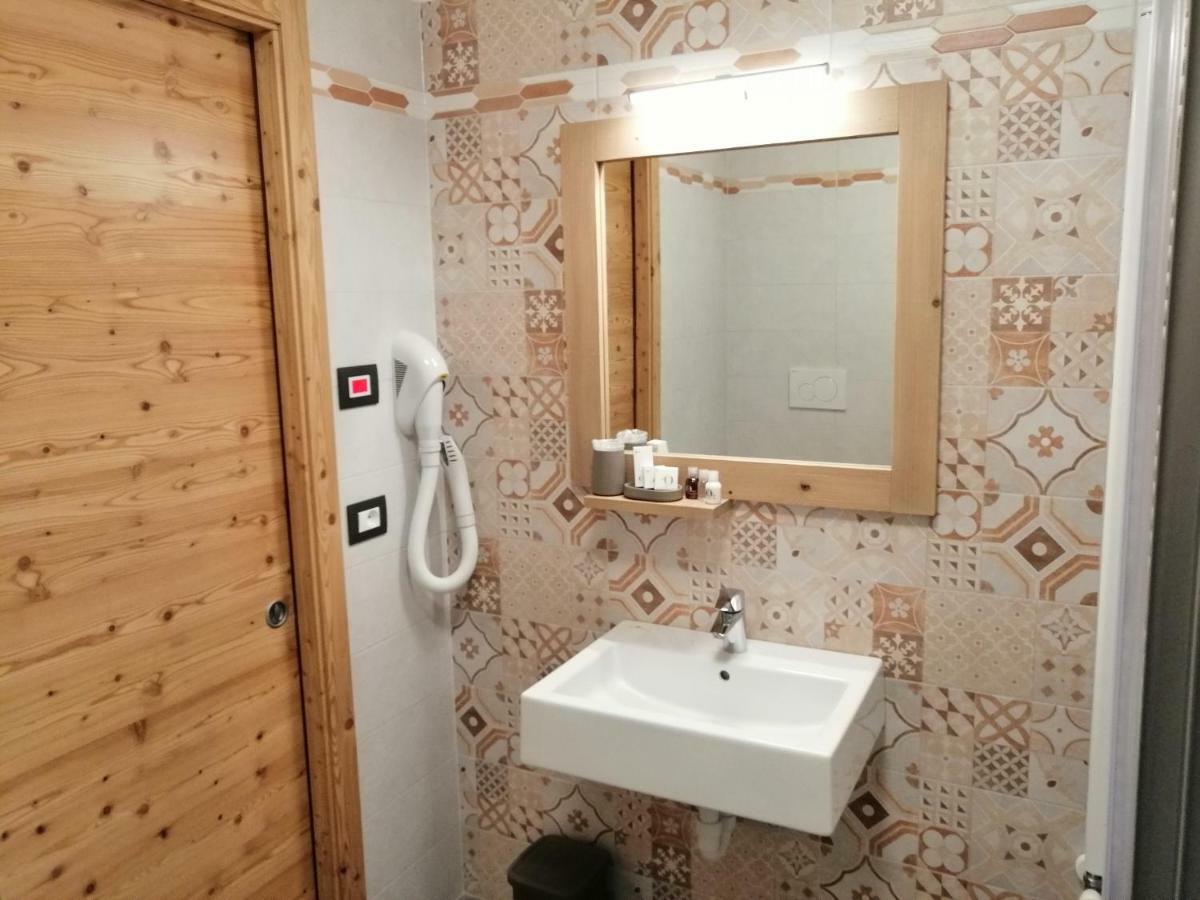Le 4 Stagioni Hotell Cavedago Eksteriør bilde
